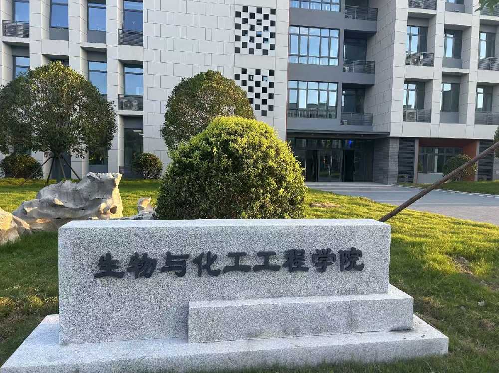 南康区扬州职业大学体育场高杆灯项目